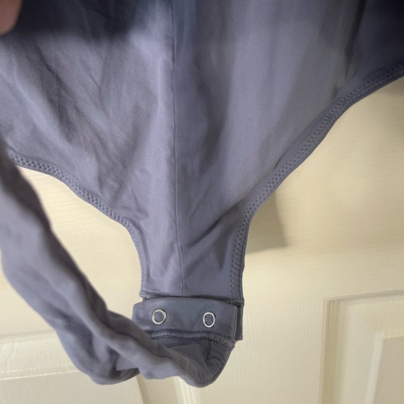 SKIMS Fits Everybody Long Sleeve Zip Front Bodysuit - Picture 5 of 9